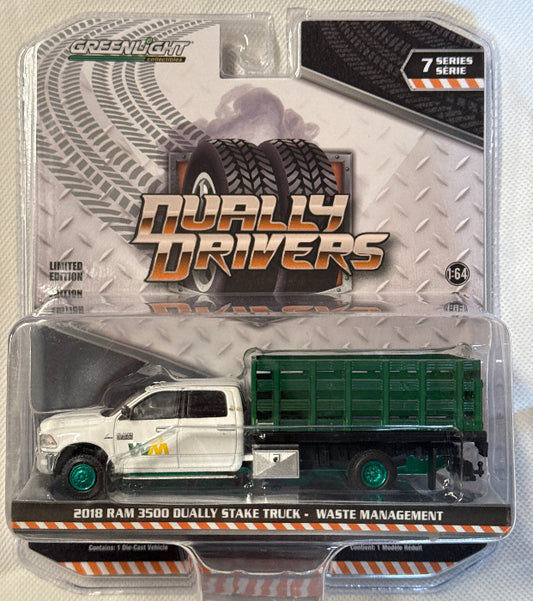 Greenlight - 2018 Ram 3500 Dually Stake Truck - Waste Management -1:64 diecast (GREEN)