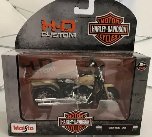 Maisto- Harley-Davidson Motorcycles Series 38-1/18 scale die-cast model FLSTSB - DiecastModeler.com