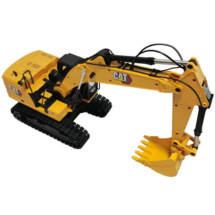 1:16 Cat® 320 Radio Control Excavator with Bucket, Grapple and Hammer Attachments - DiecastModeler.com