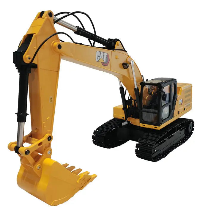 1:16 Cat® 320 Radio Control Excavator with Bucket, Grapple and Hammer Attachments - DiecastModeler.com