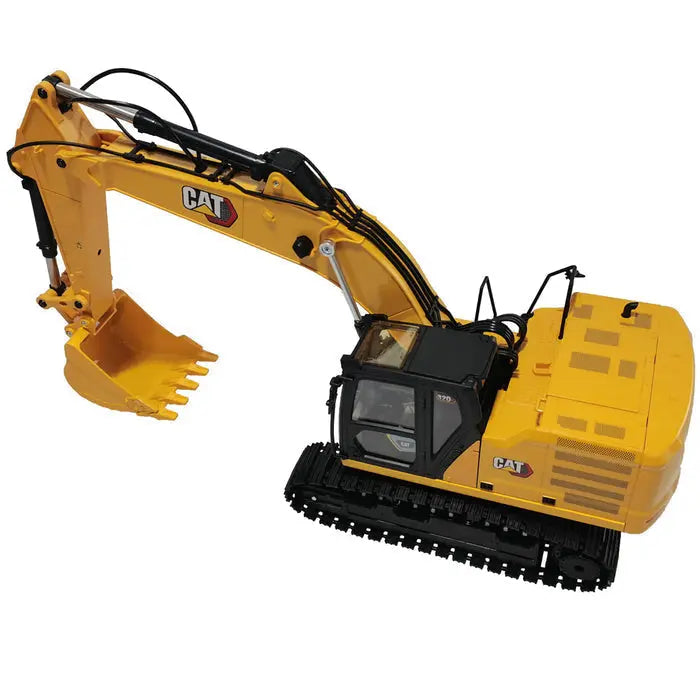 1:16 Cat® 320 Radio Control Excavator with Bucket, Grapple and Hammer Attachments - DiecastModeler.com