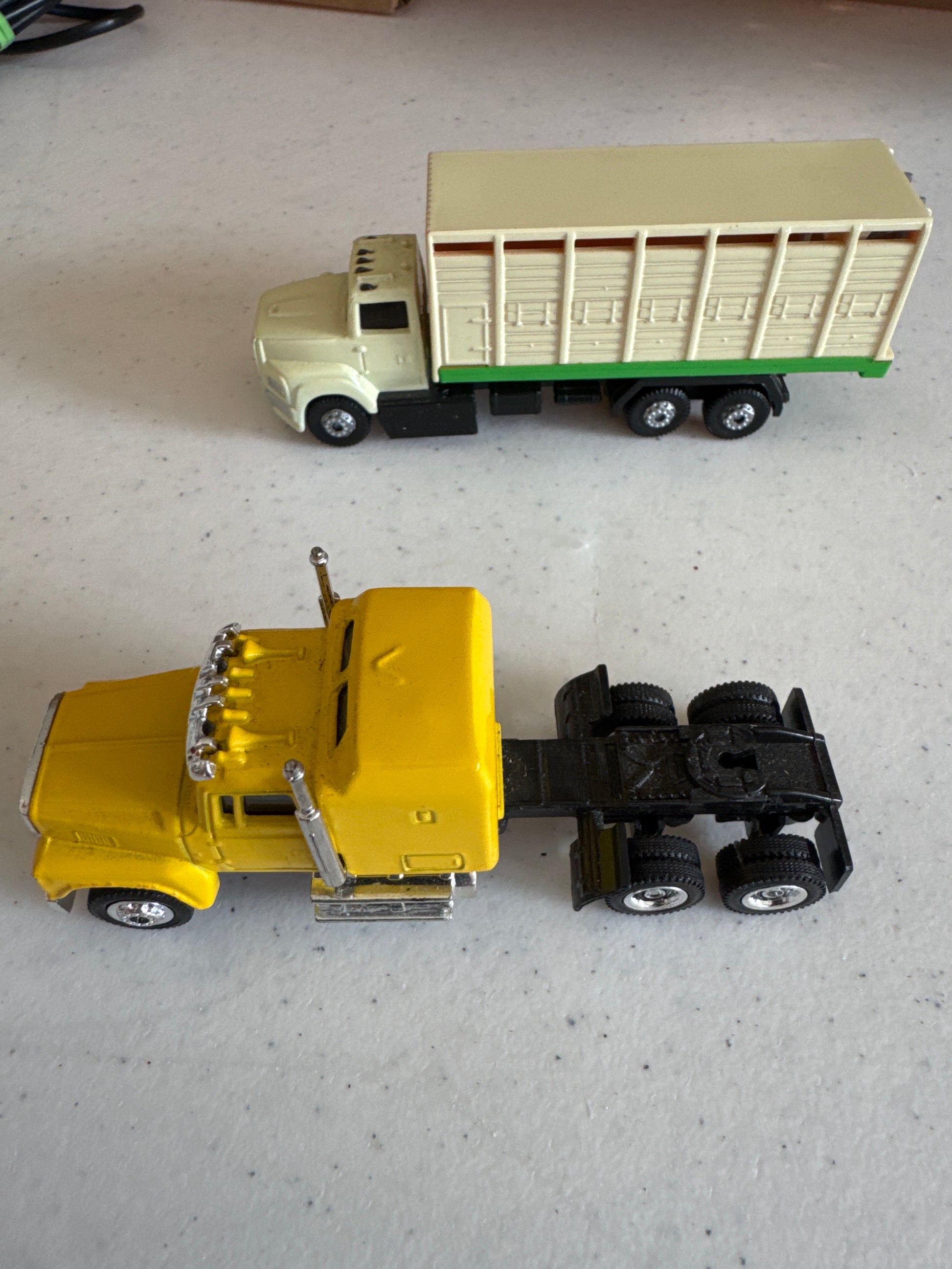 Trucks for your HO layout- (USED) - DiecastModeler.com