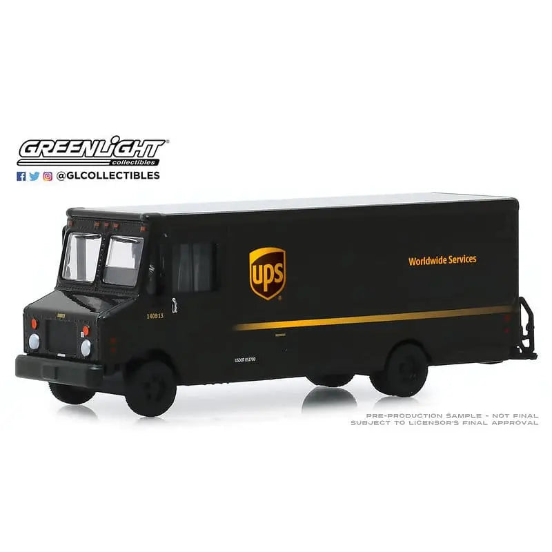 Greenlight HD Truck Series 17 - 1/64 Scale UPS 2019 Package Truck - DiecastModeler.com