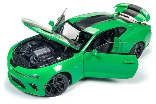 AW - Muscle Cars USA | 2017 Chevy® Camaro® SS™ Hard Top - 1:18 - DiecastModeler.com