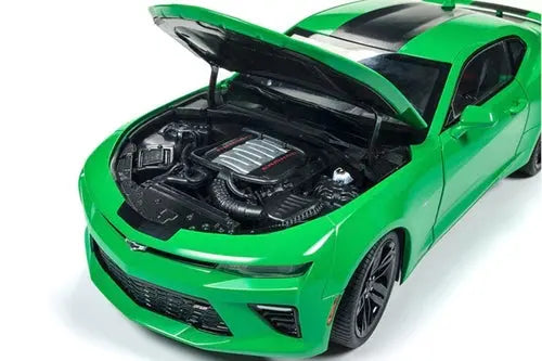 AW - Muscle Cars USA | 2017 Chevy® Camaro® SS™ Hard Top - 1:18 - DiecastModeler.com