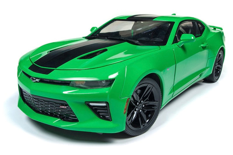  AW - Muscle Cars USA | 2017 Chevy® Camaro® SS™ Hard Top. 1:18 scale 1:18