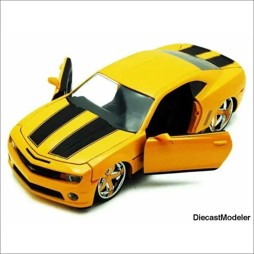 Bigtime Muscle - 2010 Chevy Camaro SS Bumble Bee Hard Top 1:24 - DiecastModeler.com