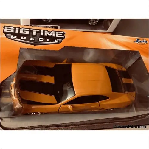 Bigtime Muscle - 2010 Chevy Camaro SS Bumble Bee Hard Top 1:24 - DiecastModeler.com