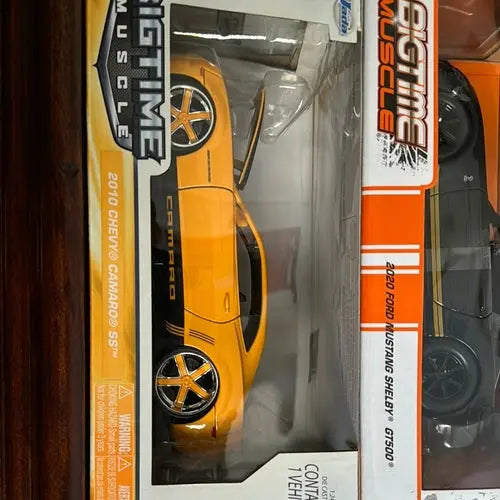 Bigtime Muscle - 2010 Chevy Camaro SS Bumble Bee Hard Top 1:24 - DiecastModeler.com