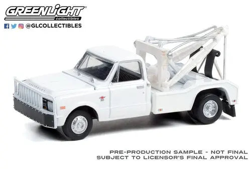 Greenlight - 1968 Chevrolet C-30 Dually Wrecker - White -1:64 diecast - DiecastModeler.com