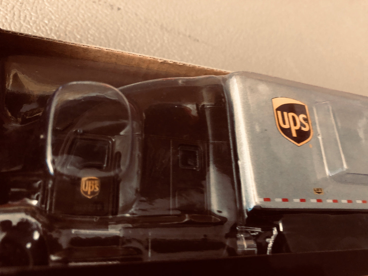  UPS- Tractor-Trailer 18 wheeler- 1:64 scale- (DISC)