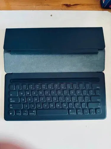 Ipad keyboard and stand. - DiecastModeler.com