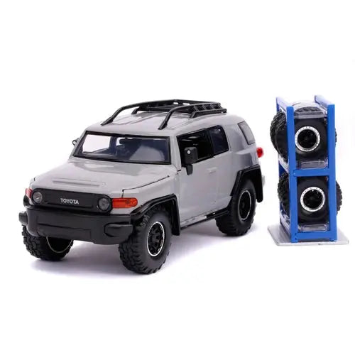 Jada Just Trucks 1:24 FJ Cruiser with Rack 1:24 Die-cast Car Gray, Toys for Kids and Adults