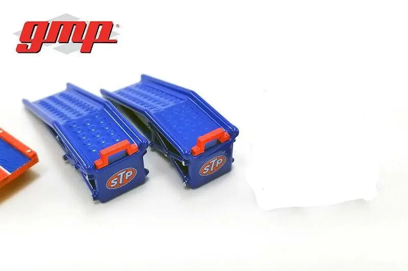 STP Oil Garage Shop Tool Set 1 (5 pc. set, 1:18 Scale)(DISC) - DiecastModeler.com