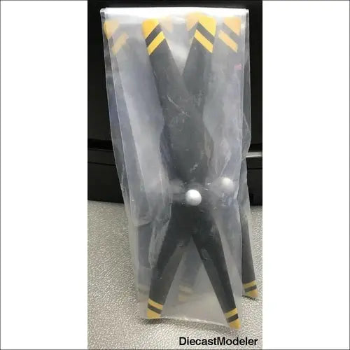 DJI - 9450 Self-tightening rotor (Black w/ Yellow stripes) - DiecastModeler.com