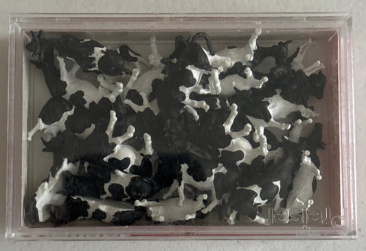 Herd of HO Scale Milk Cows for your farm/layout   - (USED) - DiecastModeler.com