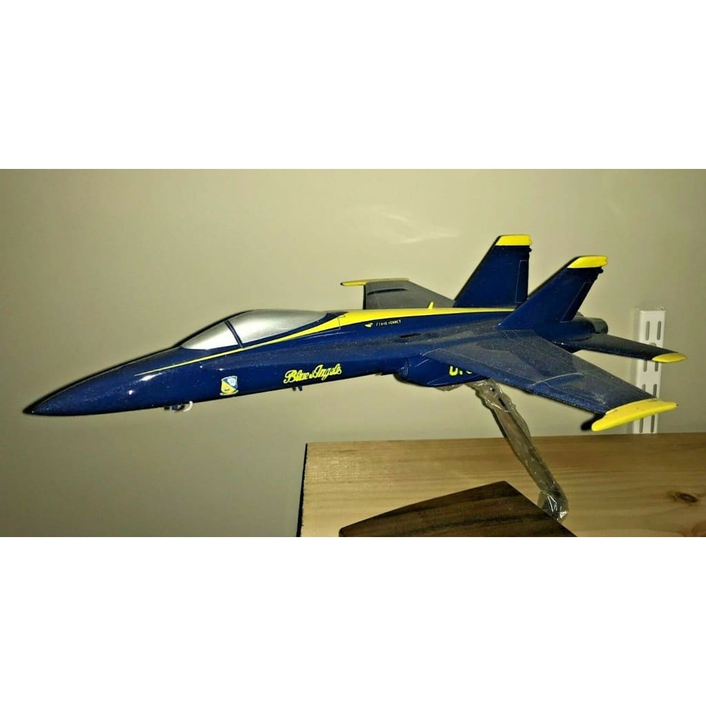 Us - navy blue angels f/a18 model desk top