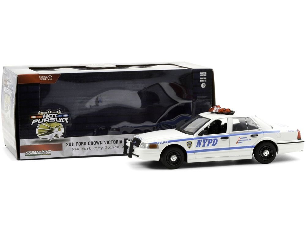 2011 Ford Crown Victoria Police Interceptor "New York City Police Department" (NYPD) White "Hot Pursuit" Series 1/24 Diecast Model Car by Greenlight view 3