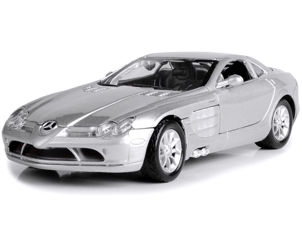 Mercedes McLaren SLR Silver 1/24 Diecast Model Car by Motormax view 2