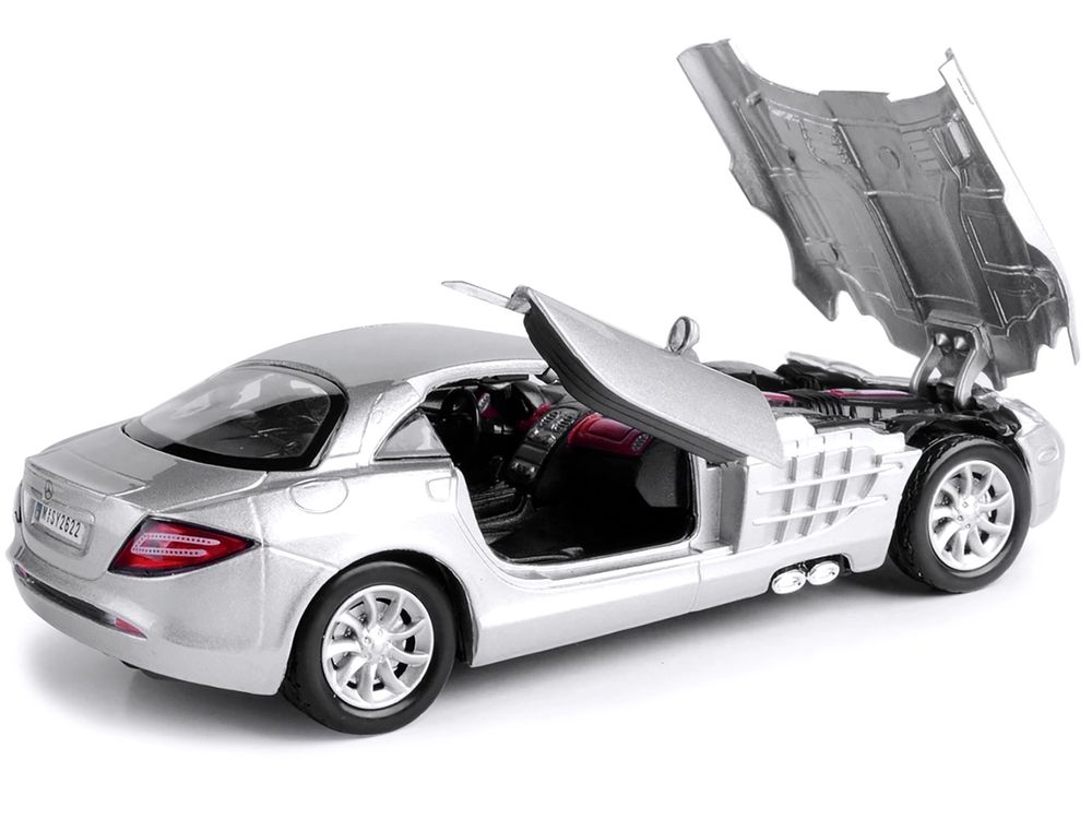 Mercedes McLaren SLR Silver 1/24 Diecast Model Car by Motormax view 3