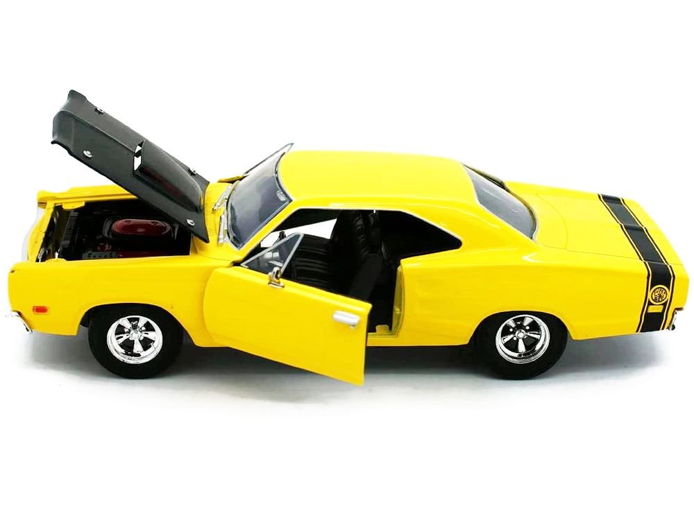 1969 Dodge Coronet Super Bee Yellow 1/24 Diecast Car Model by Motormax view 3