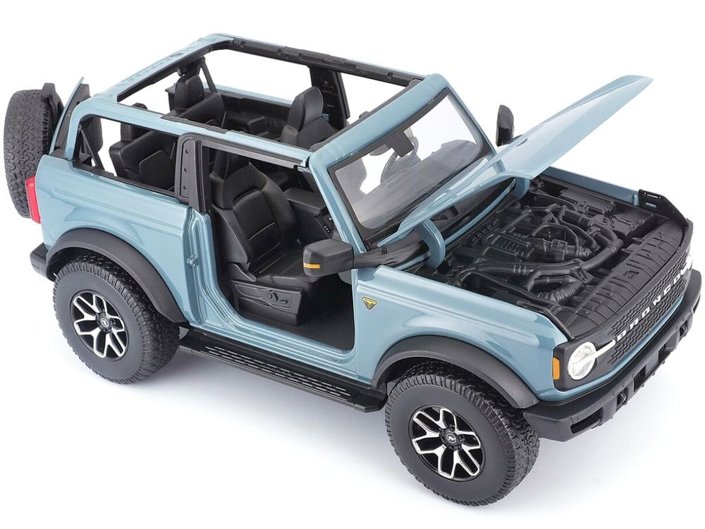 2021 Ford Bronco Badlands Blue "Special Edition" 1/18 Diecast Model Car by Maisto view 2