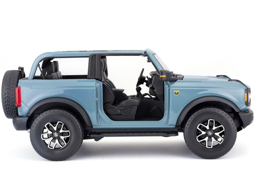 2021 Ford Bronco Badlands Blue "Special Edition" 1/18 Diecast Model Car by Maisto view 4