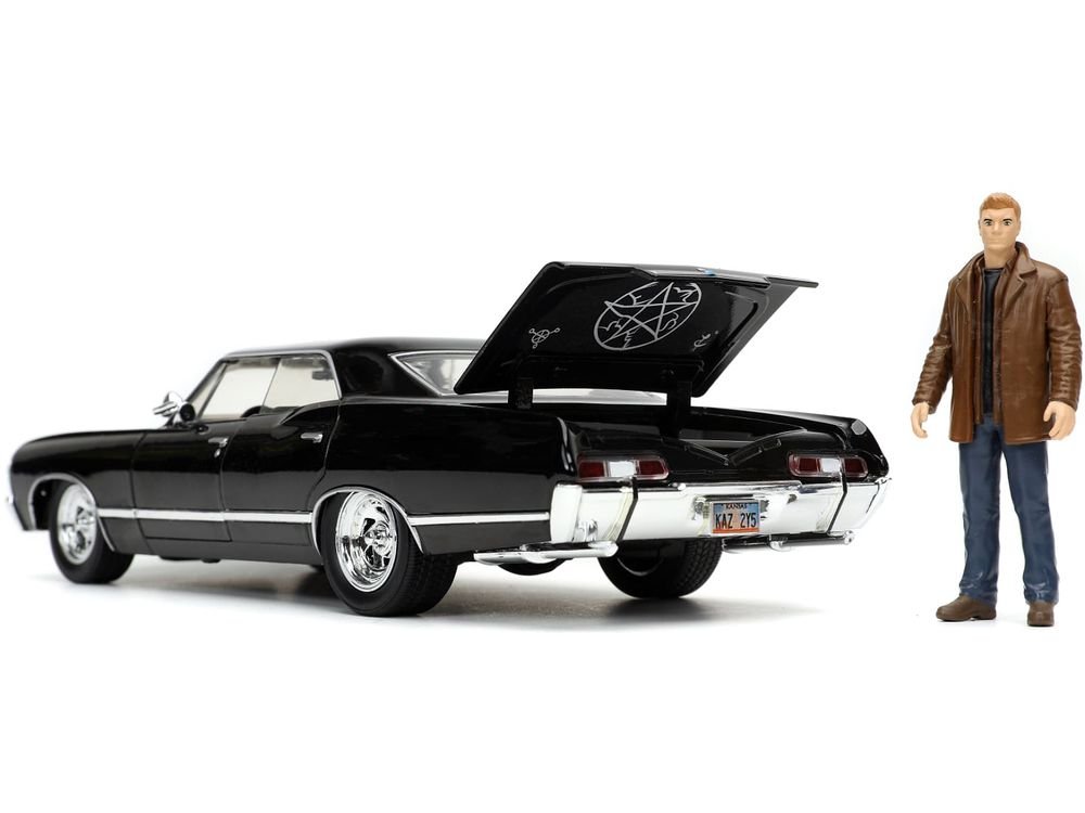1967 Chevrolet Impala SS Sport Sedan Black and Dean Winchester Diecast Figurine "Supernatural" (2005-2020) TV Series "Hollywood Rides" Series 1/24 Diecast Model Car by Jada view 2