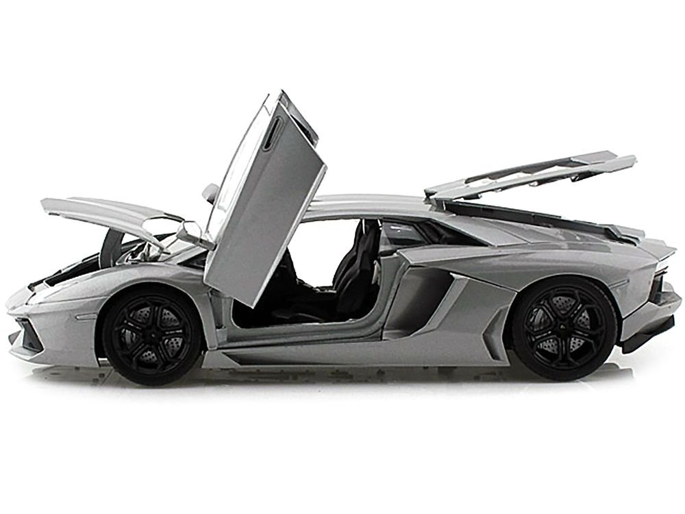 Lamborghini Aventador LP700-4 Gray Metallic 1/18 Diecast Model Car by Motormax view 3
