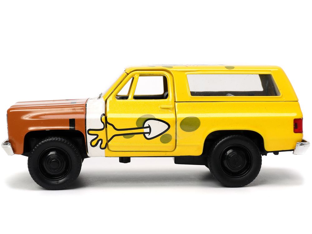 1980 Chevrolet K5 Blazer with SpongeBob SquarePants Diecast Figurine "Hollywood Rides" Series 1/32 Diecast Model Car by Jada view 3