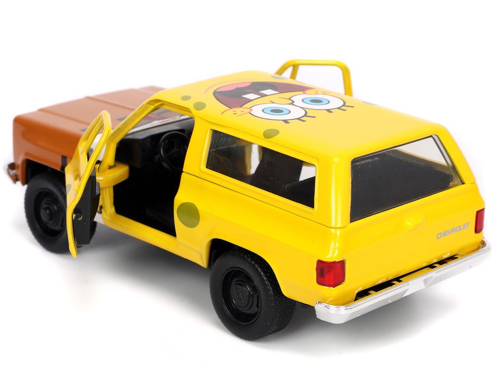 1980 Chevrolet K5 Blazer with SpongeBob SquarePants Diecast Figurine "Hollywood Rides" Series 1/32 Diecast Model Car by Jada view 4