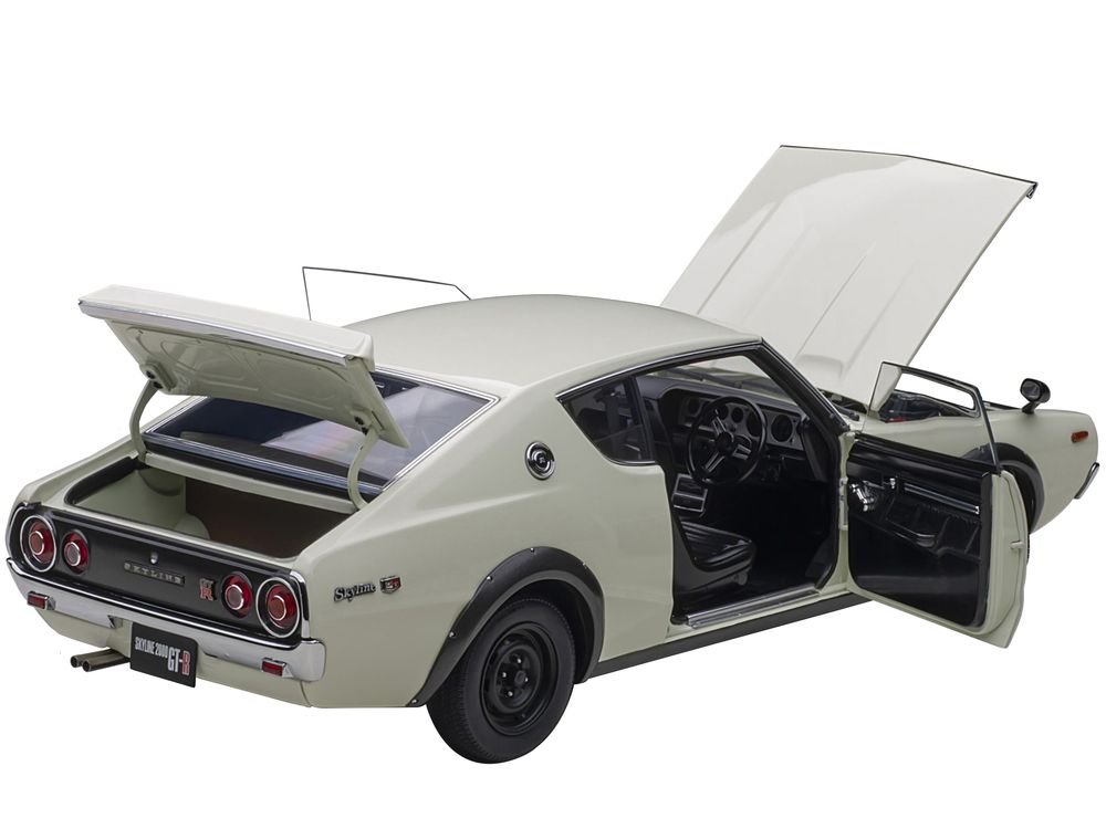 Nissan Skyline 2000GT-R (KPGC110) RHD (Right Hand Drive) White 1/18 Model Car by Autoart view 2