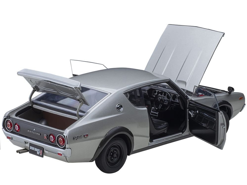 Nissan Skyline 2000GT-R (KPGC110) RHD (Right Hand Drive) Silver Metallic 1/18 Model Car by Autoart view 2