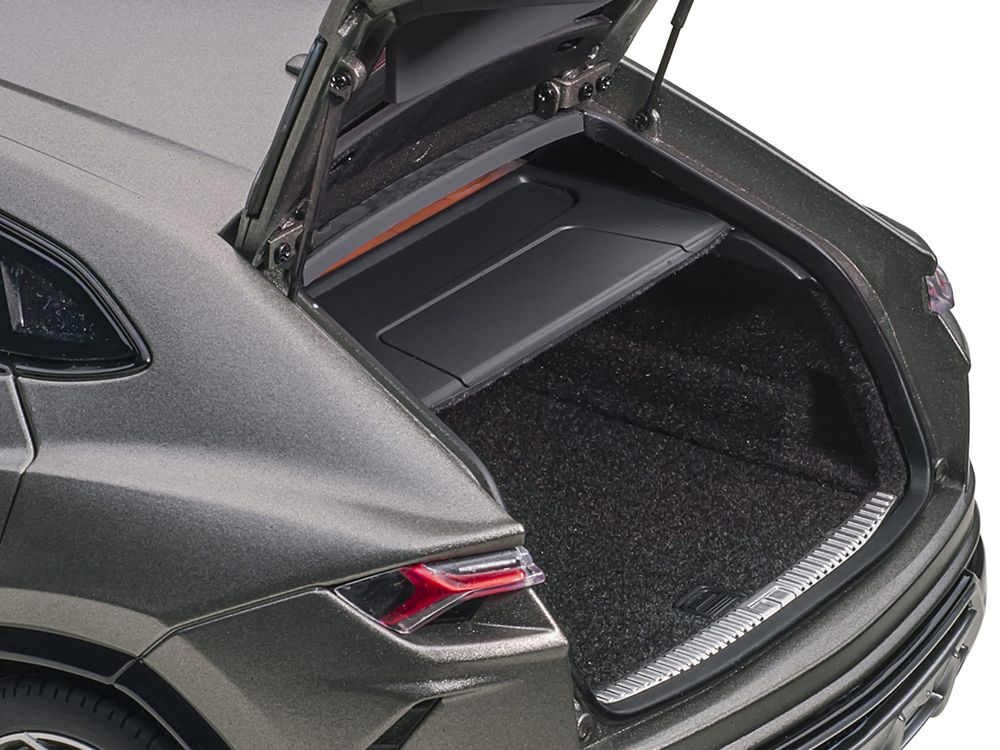 Lamborghini Urus Grigio Lynx Gray Metallic 1/18 Model Car by Autoart view 4