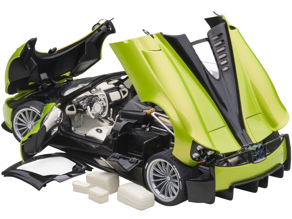 Pagani Huayra Roadster Verde Firenze Green Metallic and Carbon with Luggage Set 1/18 Model Car by Autoart view 2