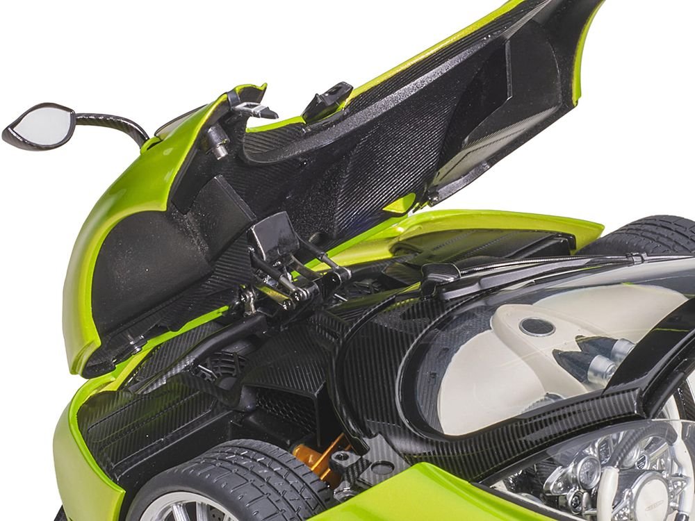 Pagani Huayra Roadster Verde Firenze Green Metallic and Carbon with Luggage Set 1/18 Model Car by Autoart view 3