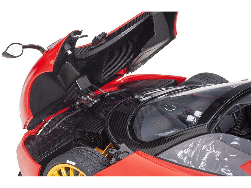 Pagani Huayra Roadster Rosso Monza Red and Carbon with Luggage Set 1/18 Model Car by Autoart view 3