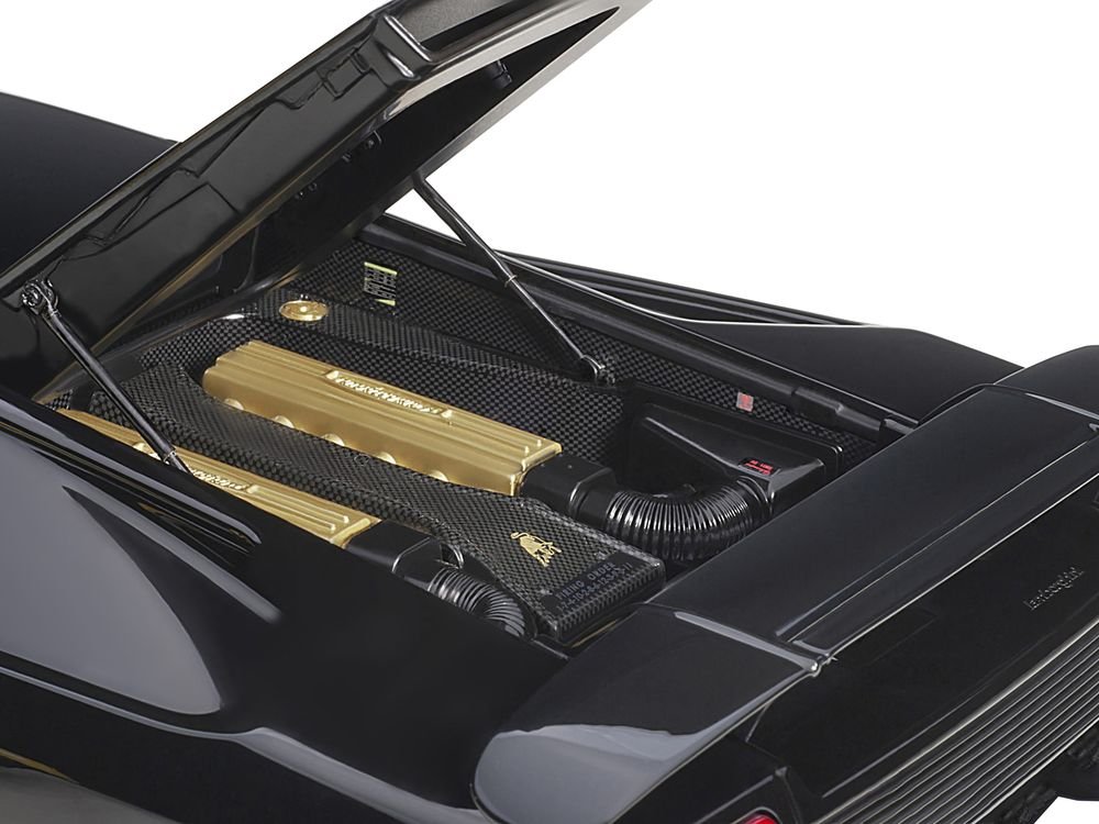 Lamborghini Diablo SE30 Deep Black Metallic 1/18 Model Car by Autoart view 4