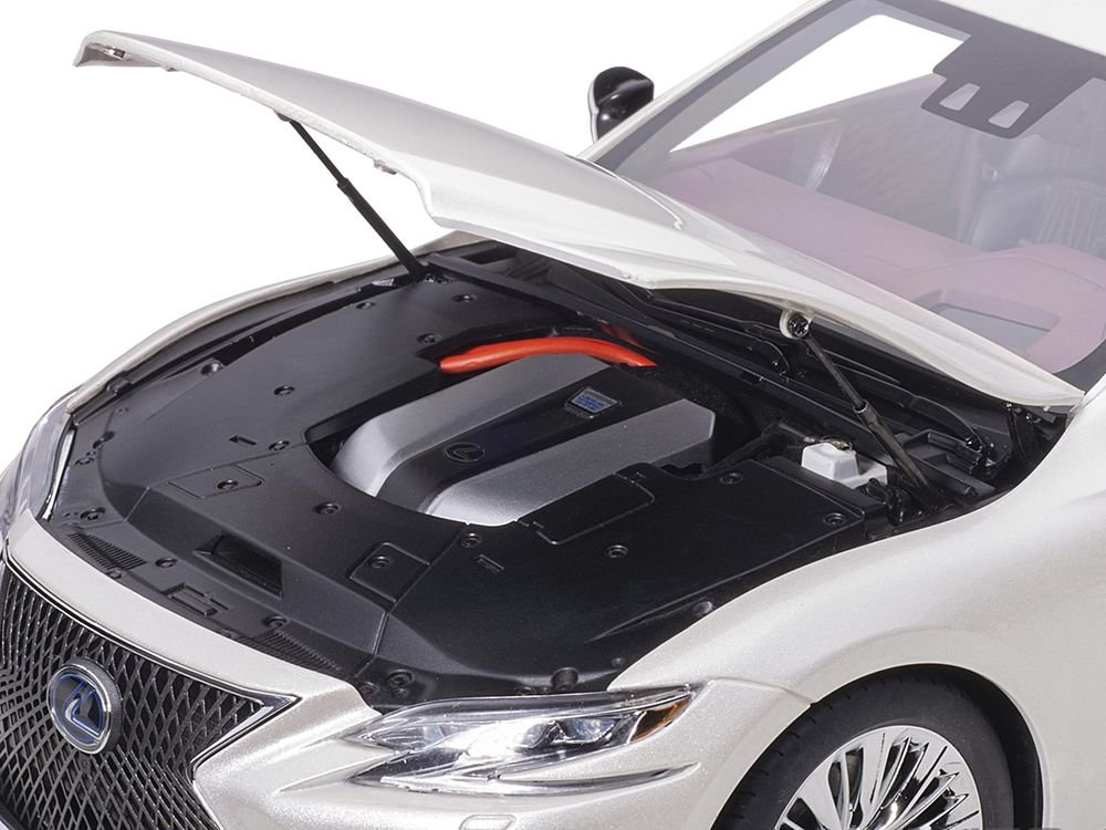 Lexus LS500h Sonic White Metallic with Crimson and Black Interior 1/18 Model Car by Autoart view 3