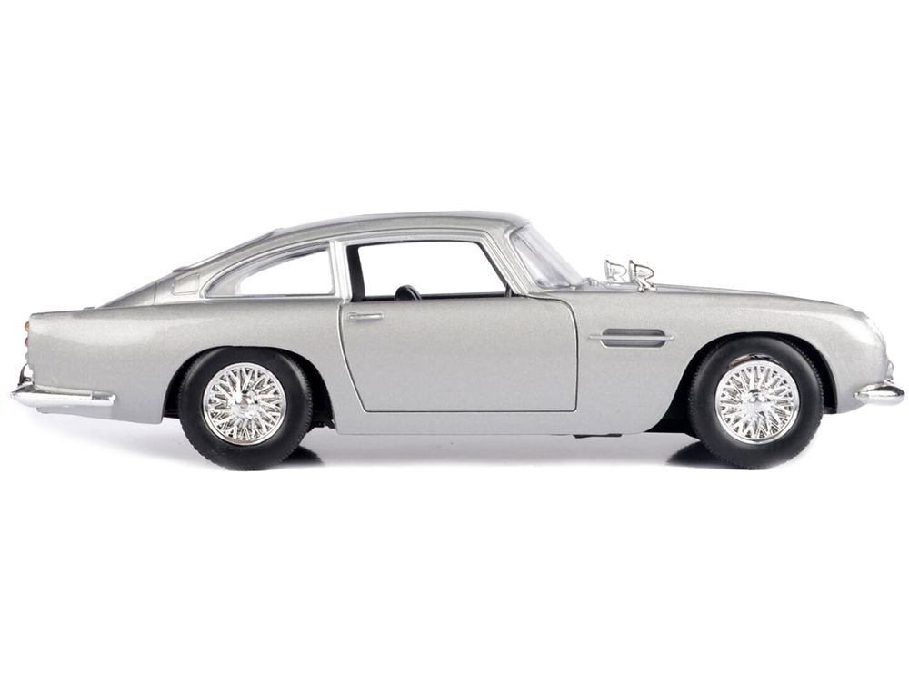 Aston Martin DB5 RHD (Right Hand Drive) Silver Metallic James Bond 007 "Goldfinger" (1964) Movie "James Bond Collection" Series 1/24 Diecast Model Car by Motormax view 2