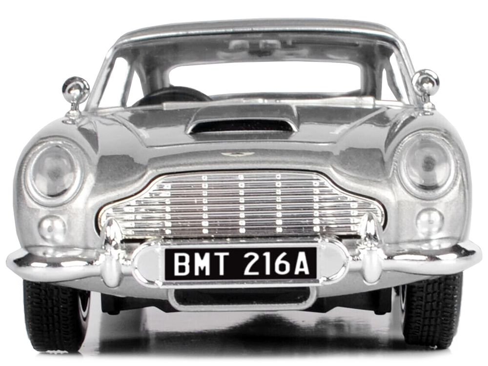 Aston Martin DB5 RHD (Right Hand Drive) Silver Metallic James Bond 007 "Goldfinger" (1964) Movie "James Bond Collection" Series 1/24 Diecast Model Car by Motormax view 3
