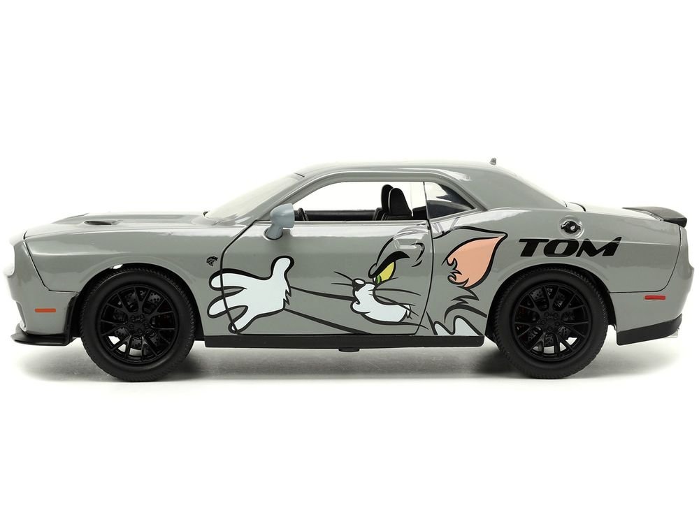 2015 Dodge Challenger Hellcat Gray with "Tom" Graphics and Jerry Diecast Figure "Tom and Jerry" "Hollywood Rides" Series 1/24 Diecast Model Car by Jada view 3