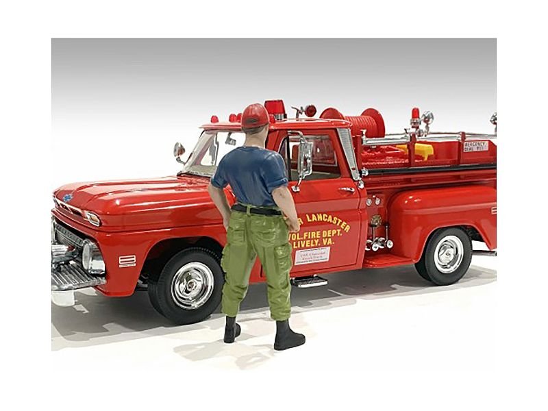 "Firefighters" Off Duty Figure for 1/24 Scale Models by American Diorama view 2
