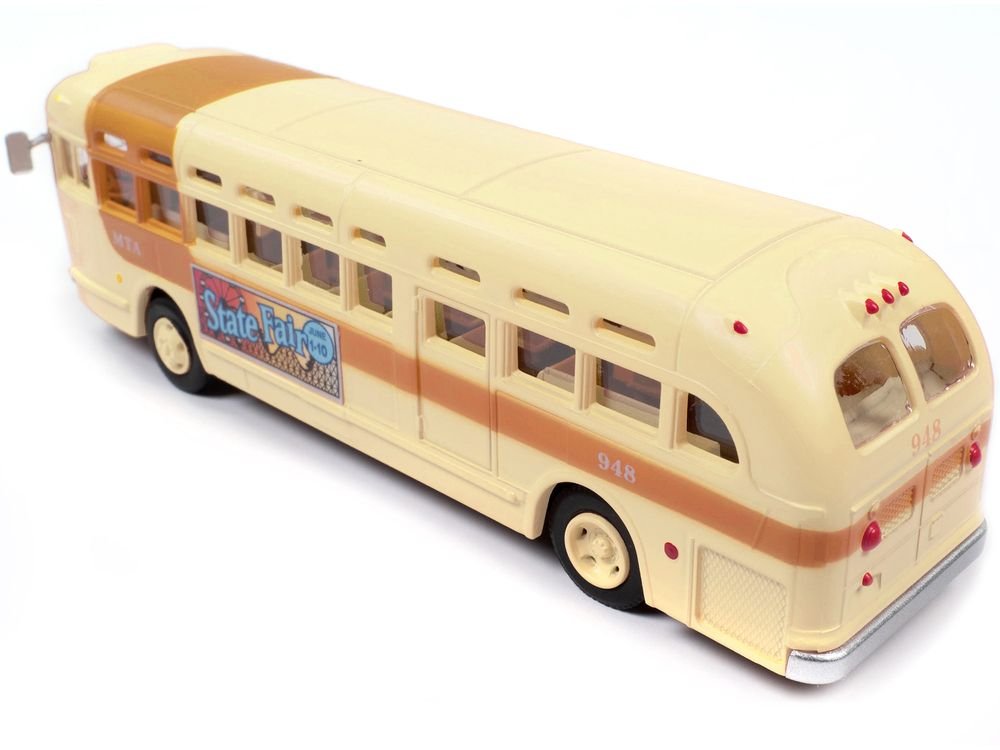 GMC PD-4103 Transit Bus #948 Beige "MTA Miami" 1/87 (HO) Scale Model by Classic Metal Works view 2