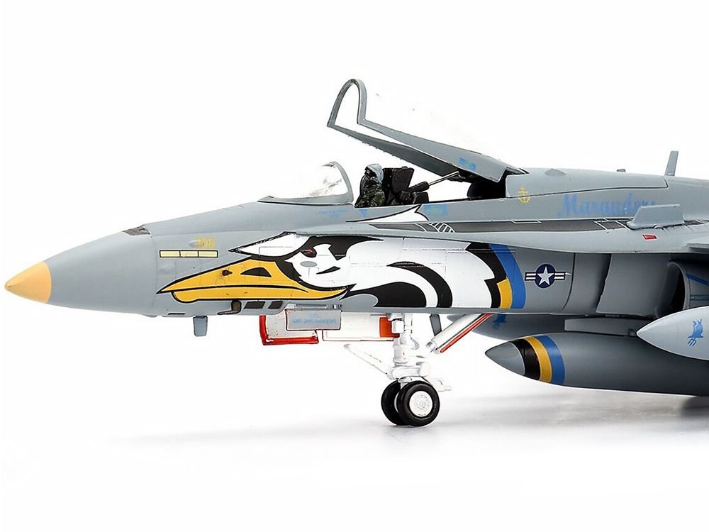 F/A-18C U.S. Navy Hornet Fighter Aircraft "VFA-82 Marauders" Limited Edition to 600 pieces Worldwide 1/72 Diecast Model by JC Wings view 2
