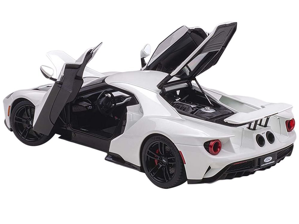 2017 Ford GT Frozen White 1/18 Model Car by Autoart view 2