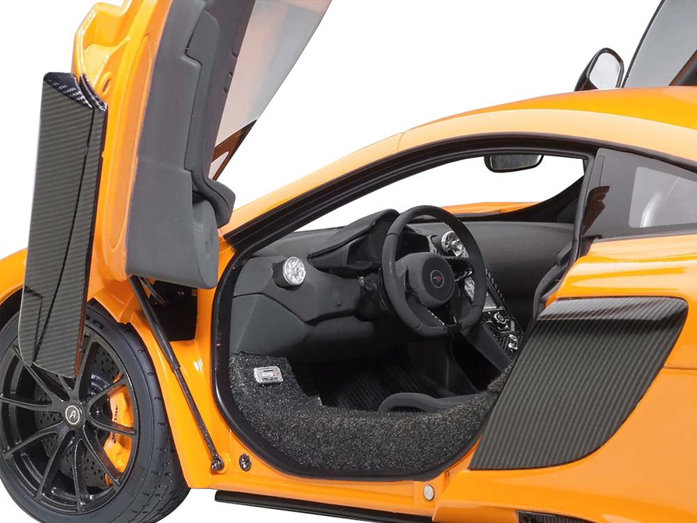 Mclaren 675LT Mclaren Orange 1/18 Model Car by Autoart view 3