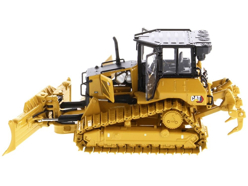 CAT Caterpillar D5 LGP VPAT Track Type Tractor Dozer Yellow with Operator "High Line" Series 1/50 Diecast Model by Diecast Masters view 2