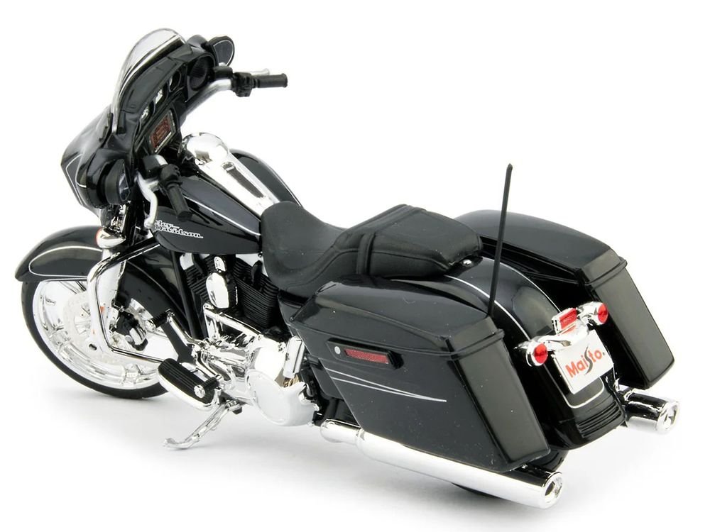 2015 Harley-Davidson Street Glide Special Black 1/12 Diecast Motorcycle Model by Maisto view 3