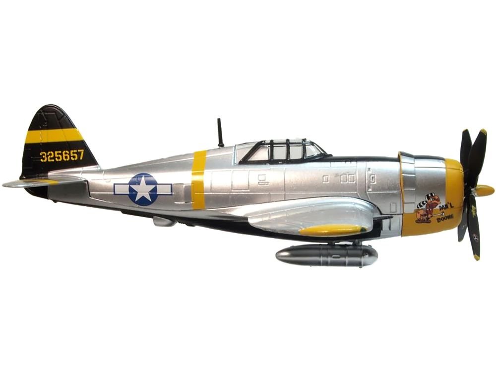 Republic P-47D Thunderbolt Fighter Plane USAAF "Captain Daniel Boone 333rd Fighter Squadron 318th Fighter Group" "Oxford Aviation" Series 1/72 Diecast Model Airplane by Oxford Diecast view 2